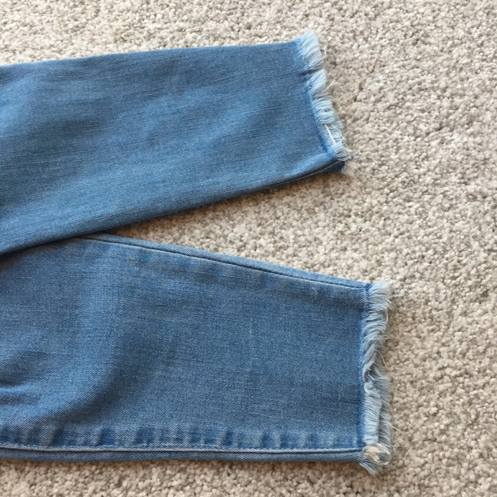 Abercrombie & Fitch Hi Rise Distressed Jegging - Picture 6 of 6